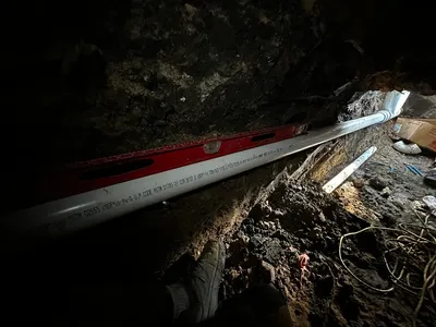 Accurate pipe fall rate measure during sewer line work.